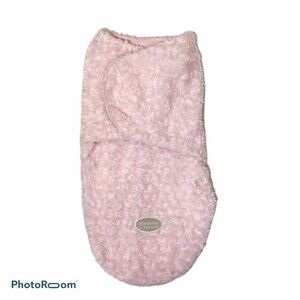Blankets & Beyond Swaddle Bag Fuzzy Pink
